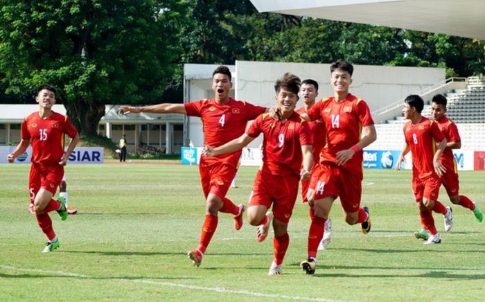 'Vua trẻ' Quốc Việt toả sáng, Việt Nam thắng Thái Lan đầy kịch tính!