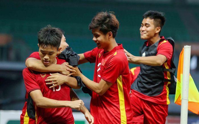 HLV Đinh Thế Nam: Việt Nam bản lĩnh hơn Thái Lan