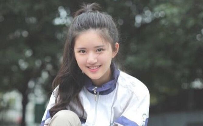 Hình lúc nhỏ của Triệu Lộ Tư bất ngờ được đào lại, nhan sắc thế nào mà khiến Cnet bùng nổ tranh luận?