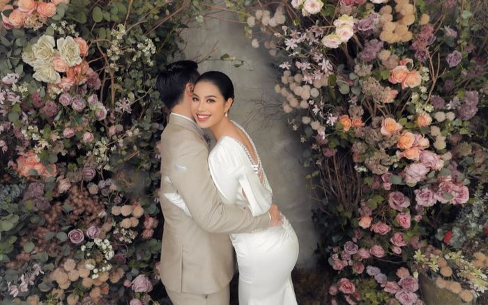 Phạm Hương cùng ông xã chụp ảnh cưới, sẽ sớm công khai danh tính chồng trong tương lai gần?