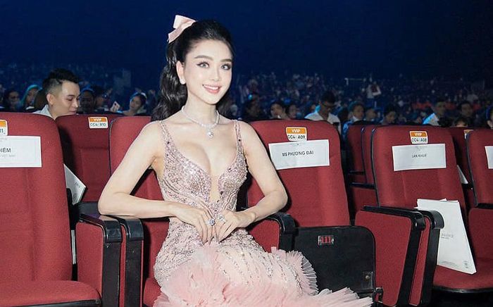 Lâm Khánh Chi bất ngờ tuyên bố muốn giải nghệ vào đúng ngày sinh nhật