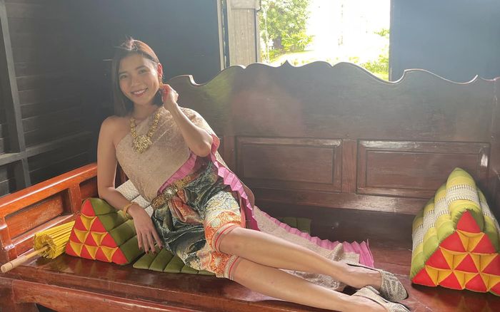 Thúy Diễm hóa cô gái Thái tại xứ sở Chùa Vàng, nhan sắc nữ diễn viên khiến fan hết lời khen ngợi