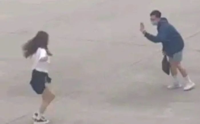 Ngán ngẩm khi mạng xã hội xuất hiện thêm clip nhảy múa trước máy bay