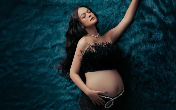 Hội bạn thân Gia đình văn hoá bất ngờ 'đánh úp', tiếp sức mẹ bầu Phạm Quỳnh Anh cận ngày lâm bồn