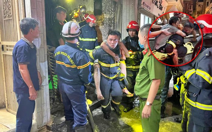 Giải cứu 4 người thoát khỏi căn nhà 5 tầng bốc cháy dữ dội lúc rạng sáng