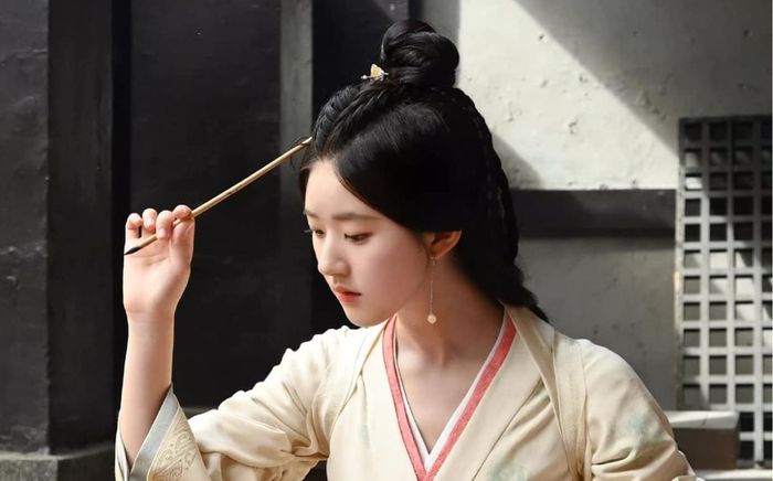 Tinh Hán Xán Lạn của Triệu Lộ Tư trở thành phim bạo, thực tích hay chỉ là sự ảo tưởng của fan?