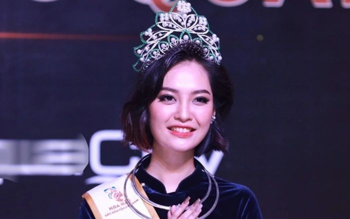 Học vấn Tân Hoa hậu các dân tộc Việt Nam Nông Thúy Hằng: Được tuyển thẳng vào ĐH, khả năng ngoại ngữ tốt