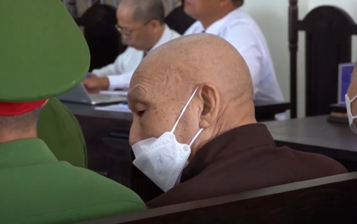 Bị cáo Lê Tùng Vân khai tại tòa: 'Còn độc thân, đang chờ lấy vợ'