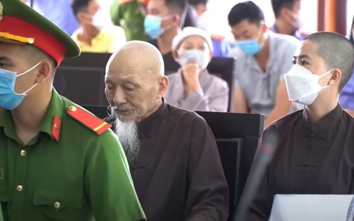 Bị cáo Lê Tùng Vân phủ nhận vai trò cầm đầu, cho rằng cáo trạng không đúng