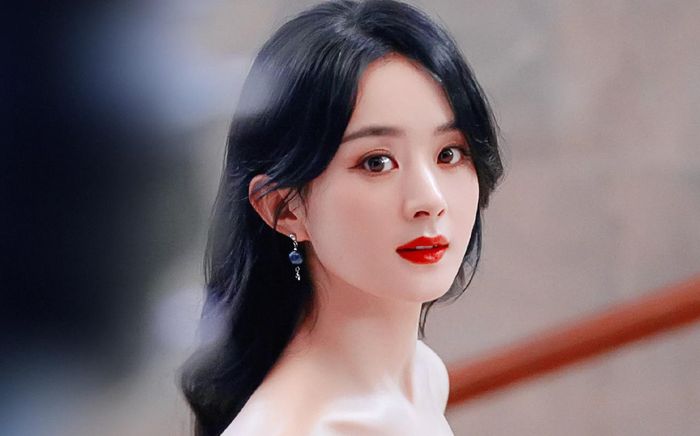 Triệu Lệ Dĩnh bị bắt gặp xuất hiện ở phòng khám trị liệu, nghi ngờ vết thương ở thắt lưng lại tái phát