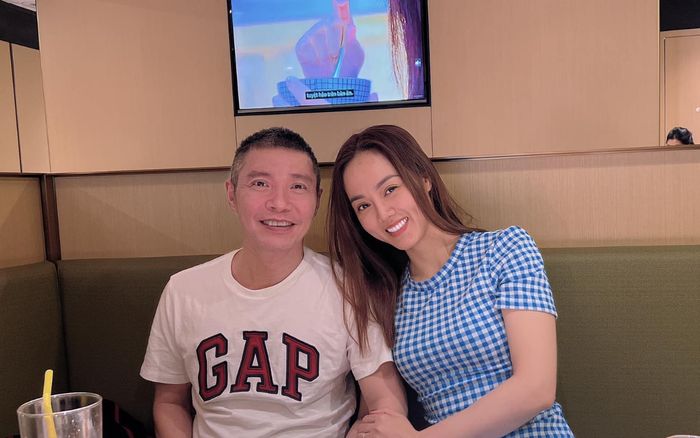 Bà xã NSND Công Lý nghẹn ngào nhắc lại thời gian khó khăn, tiết lộ chồng từng bị trầm cảm