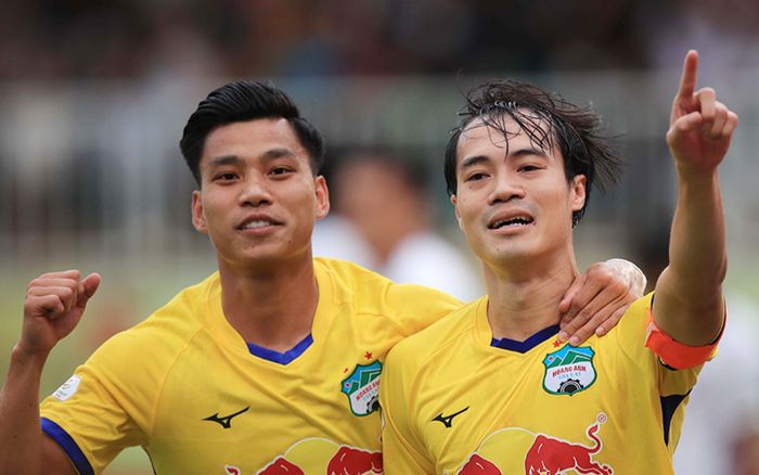 HLV Kiatisuk: Tôi rèn cho Văn Toàn dứt điểm mỗi ngày