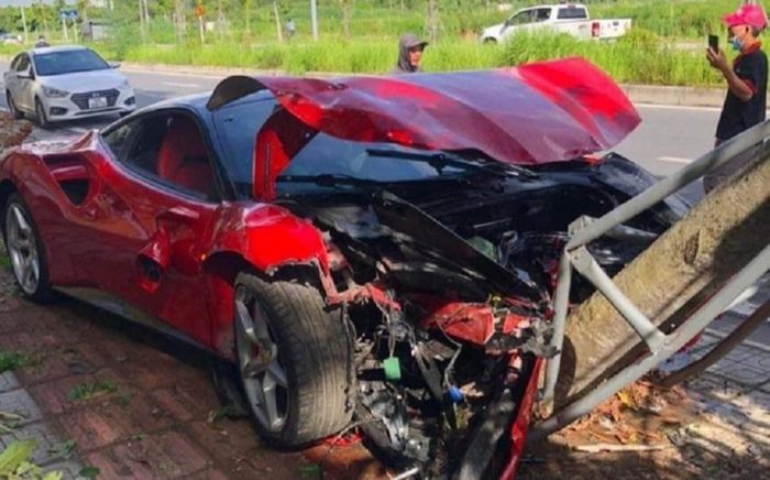 Thợ sửa xe tự ý lấy 'siêu xe' Ferrari 488 của khách chạy rồi gây tai nạn, phía đại lý nói gì?