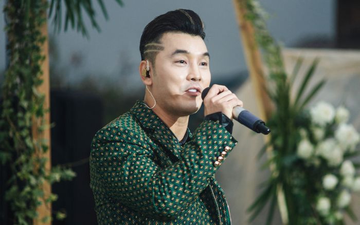 Tái hiện lại bản hit chục năm trước, Ưng Hoàng Phúc khiến khán giả ngạc nhiên vì giọng hát