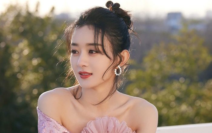 Triệu Lệ Dĩnh tiếp tục là nữ chính trong phim chính kịch đại nữ chủ?