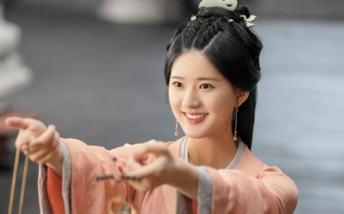 Bạn diễn tiết lộ về con người thật của Triệu Lộ Tư, liệu có còn ấm áp như vẻ ngoài?