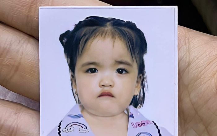 Mạc Văn Khoa dạy con gái biểu cảm khi chụp ảnh thẻ nhưng nhận về kết quả bất ngờ