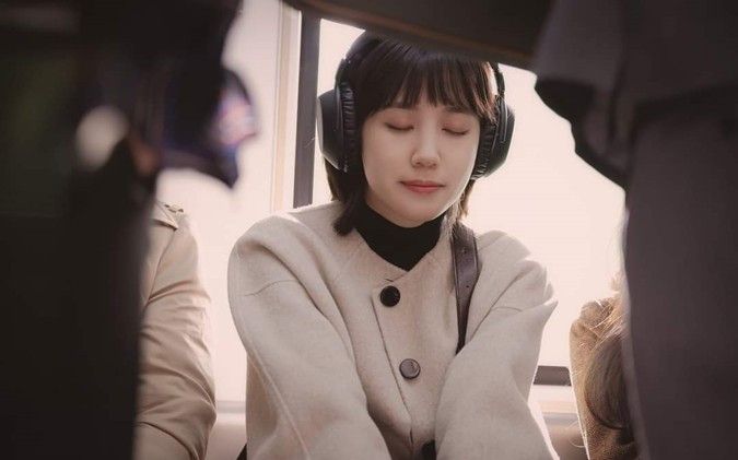 Nổi đình đám là thế nhưng Nữ Luật Sư Kì Lạ Woo Young Woo vẫn gây tranh cãi vì quá thiếu thực tế