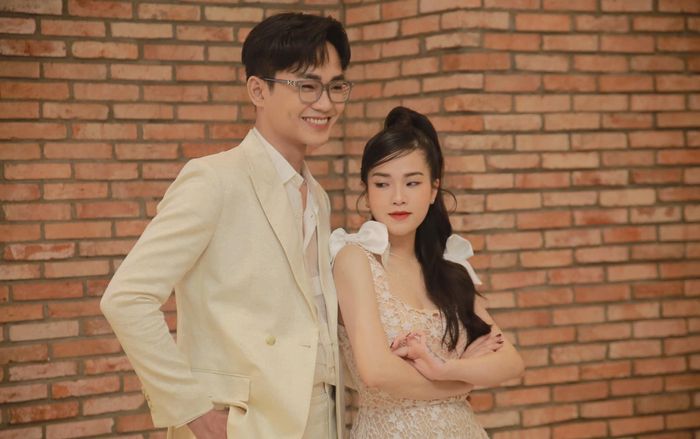 Lấy chồng chưa được bao lâu, tình cũ Quang Hải đã than 'đau đớn, gục ngã', chuyện gì đây?