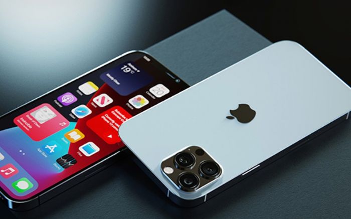 iPhone 12 và iPhone 13 giảm giá: Nên chọn mua iPhone nào ở thời điểm này?
