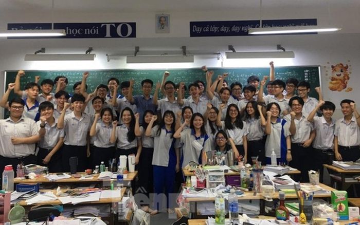 Trường có thí sinh sở hữu nhiều điểm 10 nhất TPHCM: Không điện thoại, không Facebook, không Tik Tok