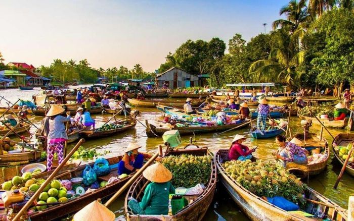 Xao xuyến trước khung cảnh chợ nổi miền Tây sông nước