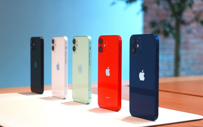 Apple lần đầu tiên bán iPhone 12 mini tân trang