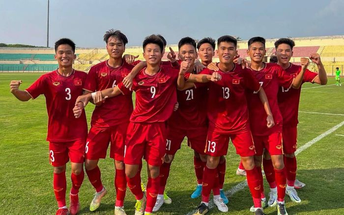 Việt Nam thắng đậm Singapore 5-1