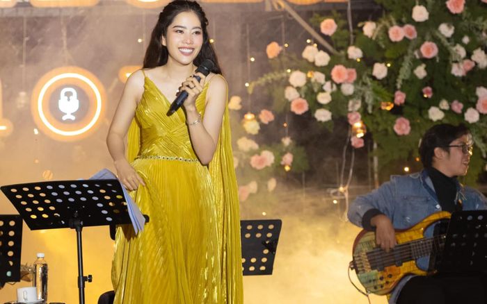 Đâu chỉ ngồi yên hát nhạc tình, Nam Em gây bất ngờ khi nhảy nhót, 'bung lụa' cực sung trên sân khấu