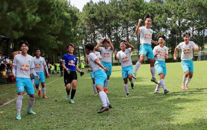 HAGL toàn thắng 8 trận, cư xử đẹp được người hâm mộ ngợi khen hết lời