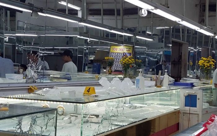 Vụ cướp tiệm vàng tại chợ Đông Ba: Công an đề nghị người dân trả lại tài sản