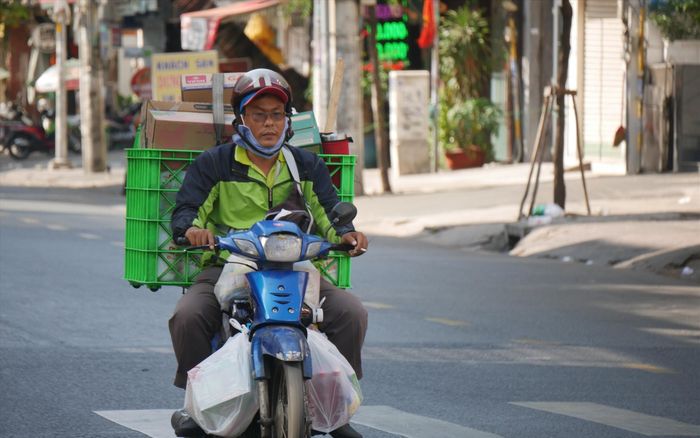 Nhận tin nhắn 'con ơi đừng huỷ đơn chú', cô gái rưng rưng xúc động vì câu chuyện phía sau