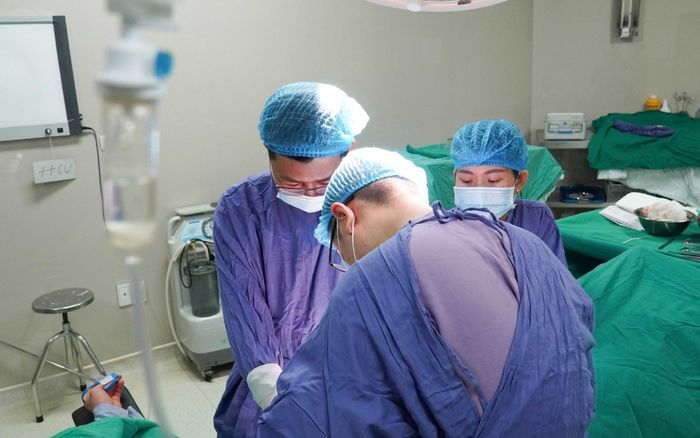 Thường xuyên đau bụng nhưng không đi khám, thanh niên sốc khi phát hiện ra bệnh