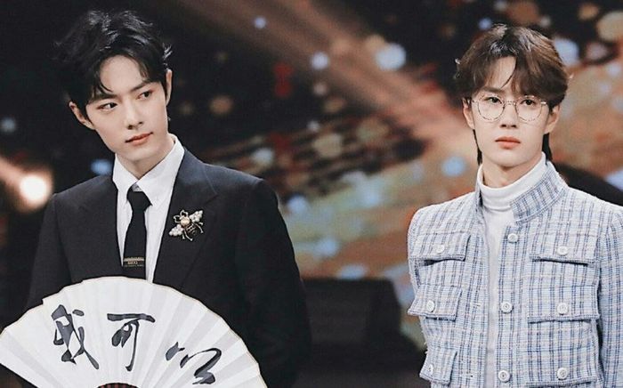 Tiêu Chiến và Vương Nhất Bác suốt ngày nhắn tin yêu đương?