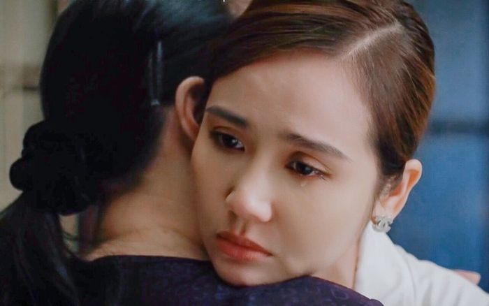 Nhìn Huyền Lizzie nước mắt lưng tròng, một nàng hậu đồng cảm vì trót lụy 'Thương Ngày Nắng Về'