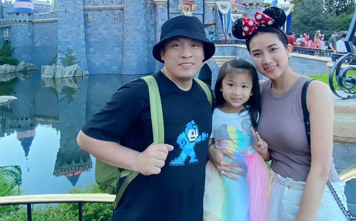 Lam Trường cùng vợ trẻ hâm nóng tình cảm tại nơi lần đầu hẹn hò 12 năm trước