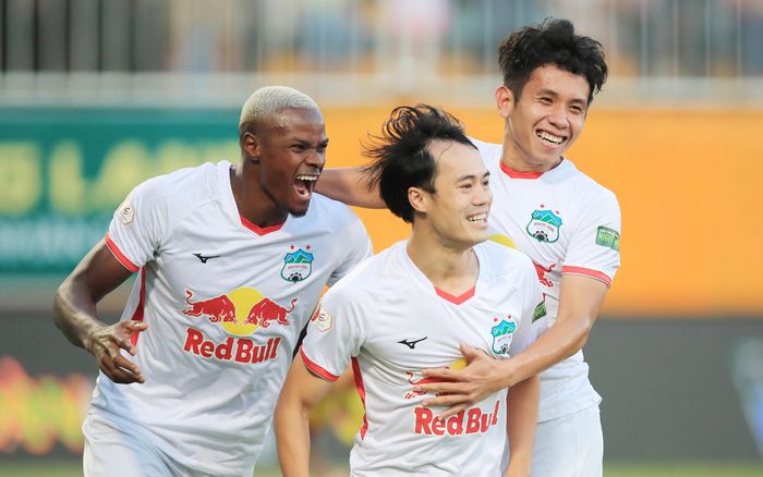 HAGL, Kiatisuk và Văn Toàn 'ẵm' ba giải hay nhất tháng của V.League 2022