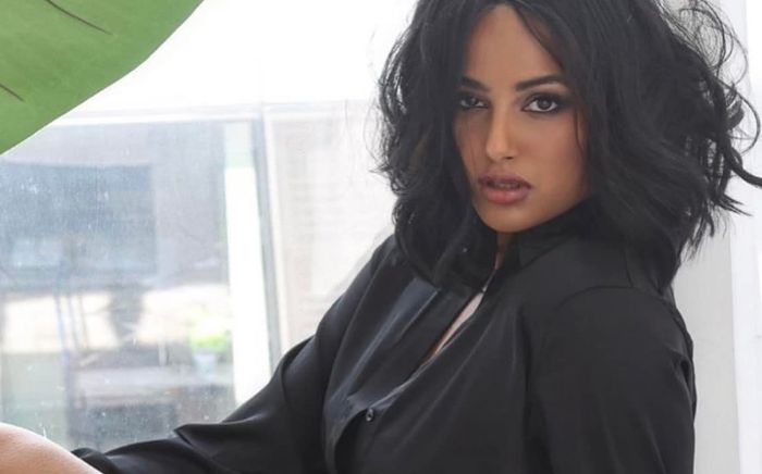 Bức ảnh hé lộ tình trạng gần đây của đương kim Hoa hậu Hoàn vũ: Thon gọn hơn, bùng nổ với style gợi cảm