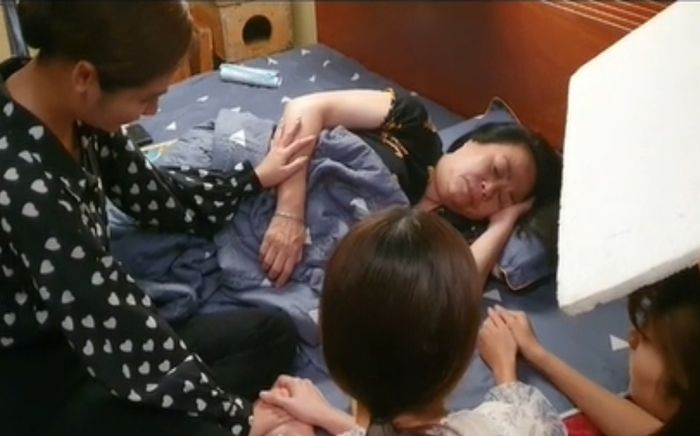 Thương Ngày Nắng Về: Hậu trường đẫm nước mắt, bà Nga 'bất lực' trước cảnh khóc của Trang