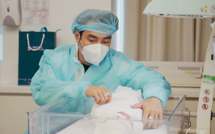 Bà xã Lê Dương Bảo Lâm hạ sinh quý tử, nam diễn viên xúc động gửi lời cảm ơn vợ