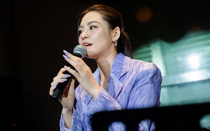 Bùi Lan Hương tức 'anh ách' khi khán giả không biết mình hát bằng miệng hay bằng tóc!