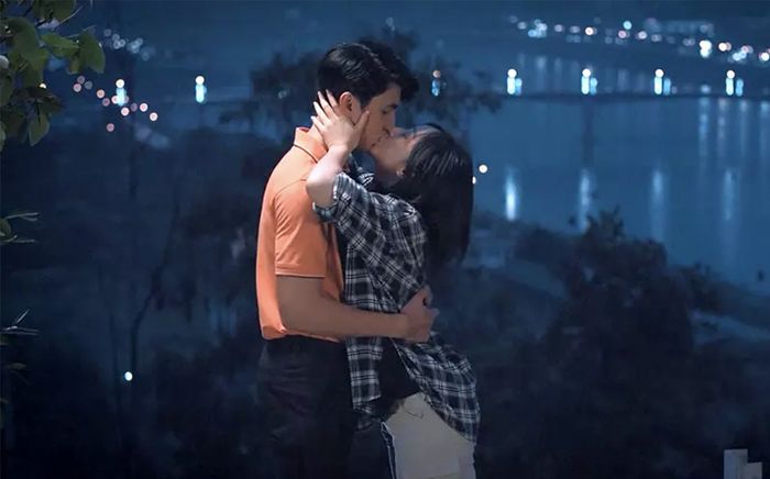 Bị Bình An tố ăn mắm tôm trước khi hôn, Quỳnh Kool phải lên tiếng đính chính