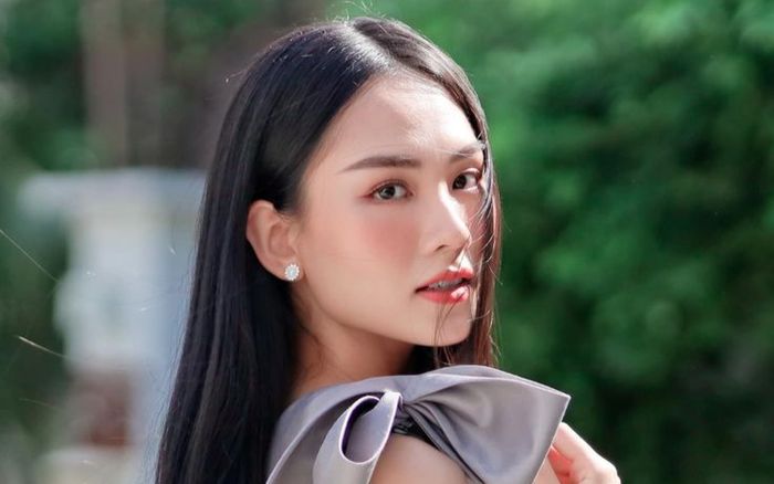 Học vấn 'không phải dạng vừa' của cô gái được chồng cũ Lệ Quyên tin tưởng thuê làm gia sư cho con trai