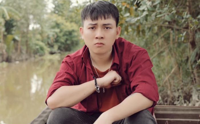 Hoài Lâm tập tành hát ca khúc do fan yêu cầu, giọng hát lẫn biểu cảm khiến ai cũng đều 'rớt nước mắt'