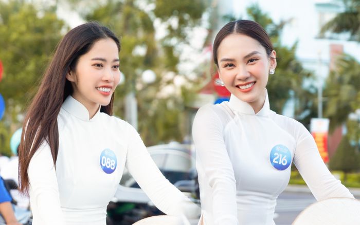 Nam Em tươi tắn diễu hành, đường đến vương miện Miss World Vietnam ngày càng gần?