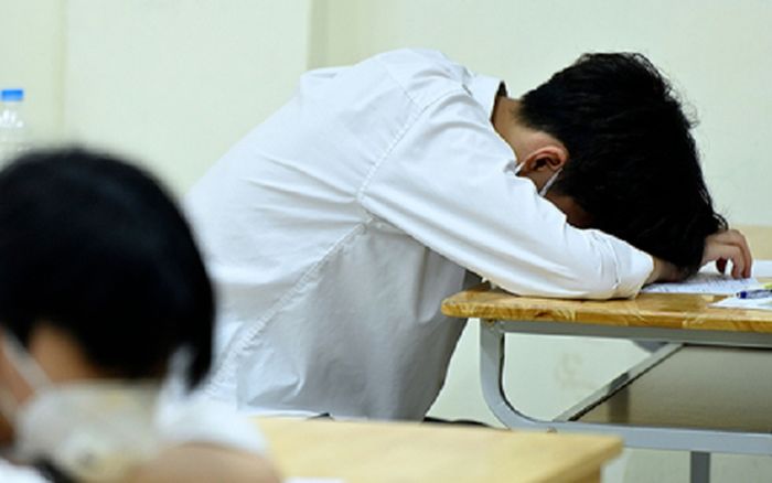 Nam sinh bị điểm 0 môn tiếng Anh vì ngủ quên lên tiếng?