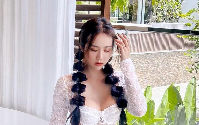 Thoát vai Vân Trang, Huyền Lizzie 'lột xác' táo bạo khó tin