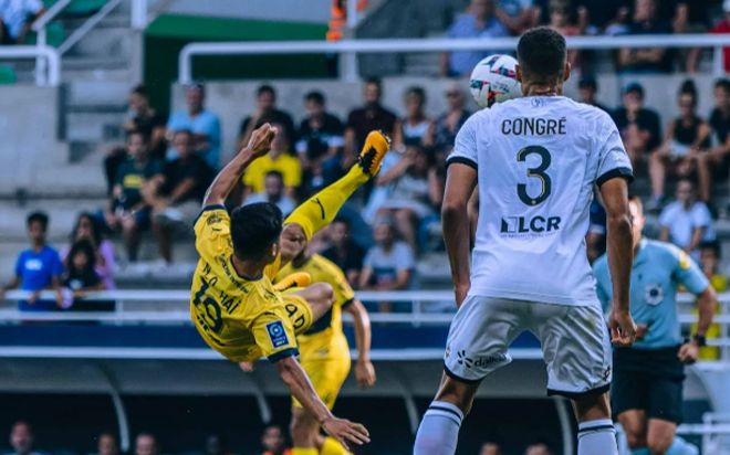 Quang Hải thi đấu không trọn vẹn, Pau FC bị 'mất' một quả penalty