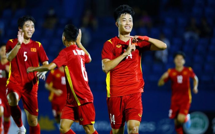 Việt Nam đánh bại Malaysia 2-1
