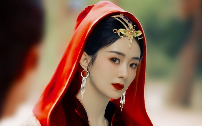 Triệu Lệ Dĩnh trên phim trường Dữ Phượng Hành: Dáng vẻ đầy mệt mỏi, bị chê mắc bệnh ngôi sao